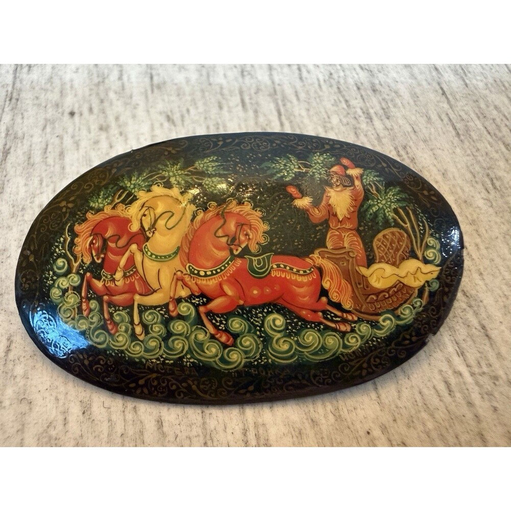 Vintage‎ Russian Lacquer Art Brooch Hand Painted Troika Sleigh Galloping Horses